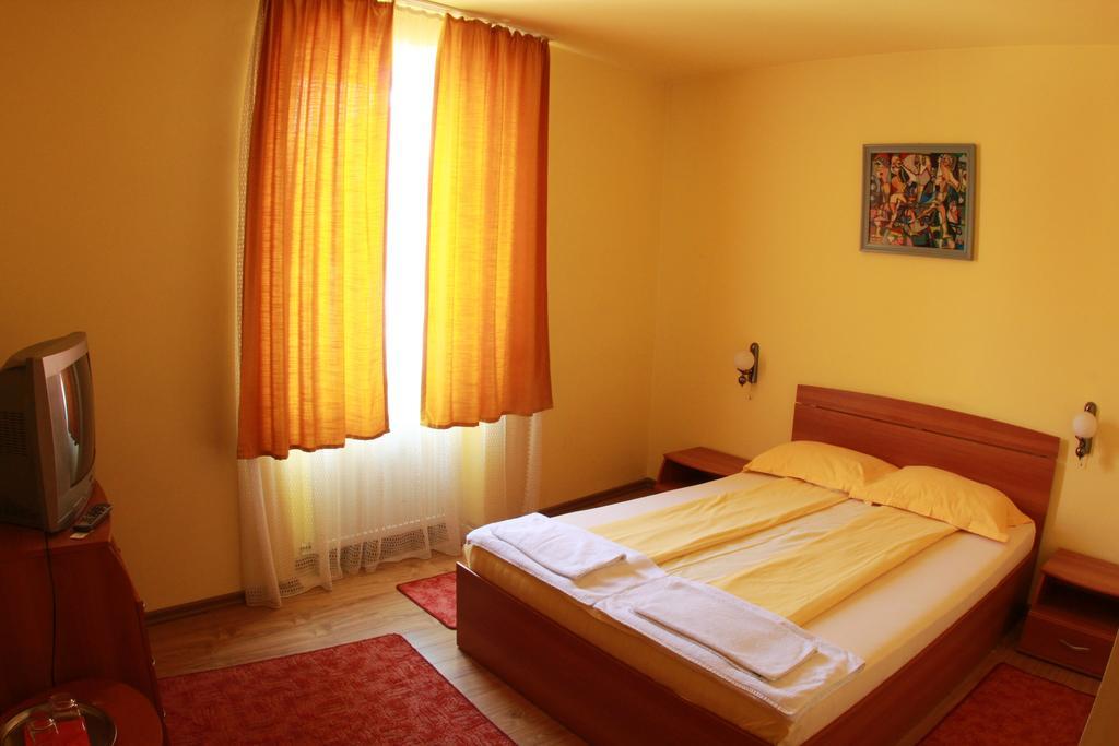 Pensiunea Blanca Reghin Room photo