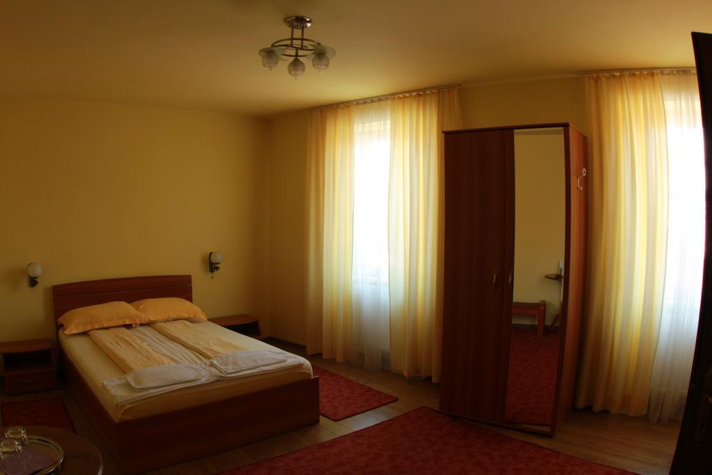 Pensiunea Blanca Reghin Room photo